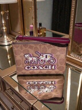 Coach Corner Zip Wristlet in Signature Canvas with Horse & Carriage - NWT